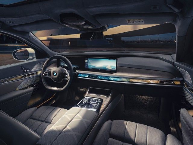 BMW 7-Series 2023 phiên bản đặc biệt giá trên 3 tỷ đồng - Ảnh 2