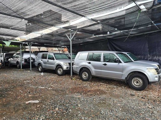 Lô xe Mitsubishi Pajero được sử dụng để vận chuyển tiền được thanh lý với giá hơn 200 triệu đồng. Xe đã đi được hơn 150.000 km, được tháo rời nhiều trang bị và trang bị động cơ V6 - Ảnh 1.
