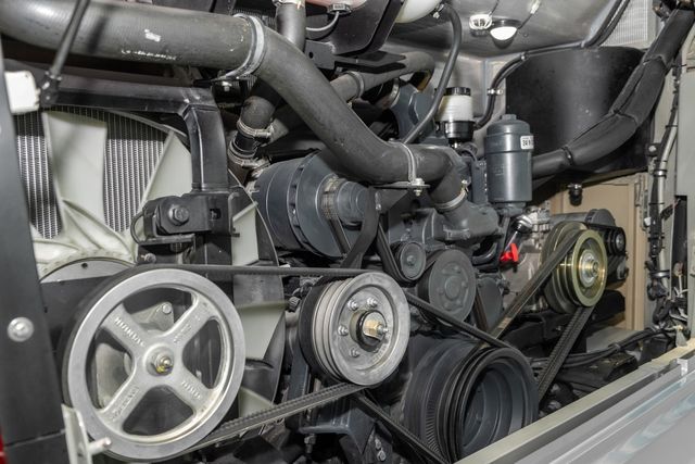 Khám phá chi tiết xe buýt Mercedes-Benz tại Việt Nam: Sang trọng không kém phòng hạng thương gia trên máy bay - Ảnh 4.