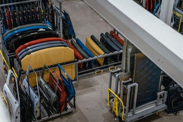 Khát vọng không giới hạn của hãng xe điện Rivian: Mỗi quý chỉ sản xuất được 2.500 xe nhưng CEO mạnh mẽ tuyên bố sẽ bán được 10 triệu xe mỗi năm như Toyota - Ảnh 7.