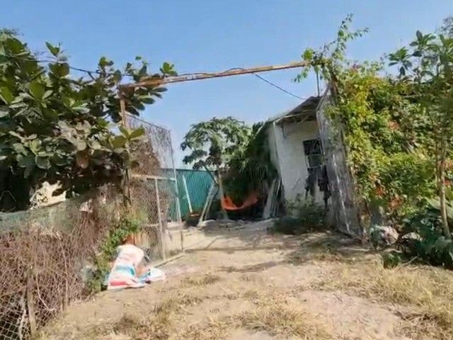 Đường dây nhập siêu xe biếu tặng không bình thường: Hộ nghèo được tặng siêu xe - Hình 1.