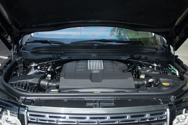 Sử dụng xe 5 năm, chủ nhân Range Rover bản 'thùng to' vẫn có thể đổi ngang được Lexus LX 600 mới.