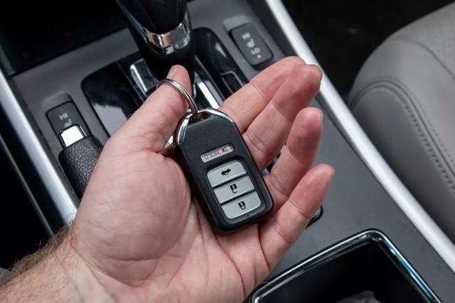 Xe của bạn có thể bị mở cửa bằng key fob của một chiếc xe khác? - Ảnh 2.