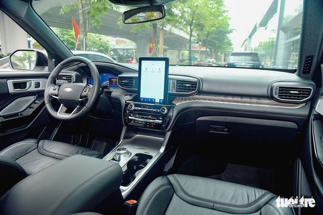 Phiên bản Ford Explorer Platinum hiếm có đã đặt chân đến Việt Nam, với nhiều trang bị vượt trội hơn so với phiên bản chính hãng, có giá khoảng 4 tỷ đồng - Ảnh 6.
