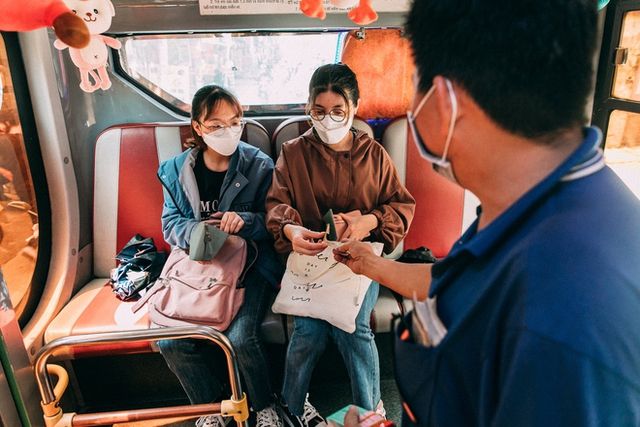 Xe buýt tràn ngập gấu bông đang thu hút sự chú ý: Phụ xe là một thợ săn thú đích thực - Hình 16.