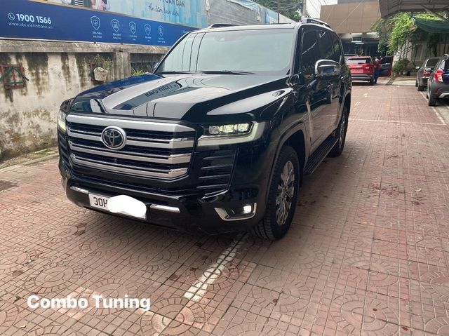 Toyota Land Cruiser 2022 cá nhân hóa nội thất theo phong cách Trung Đông với giá hơn 1 tỷ đồng - Ảnh 1.