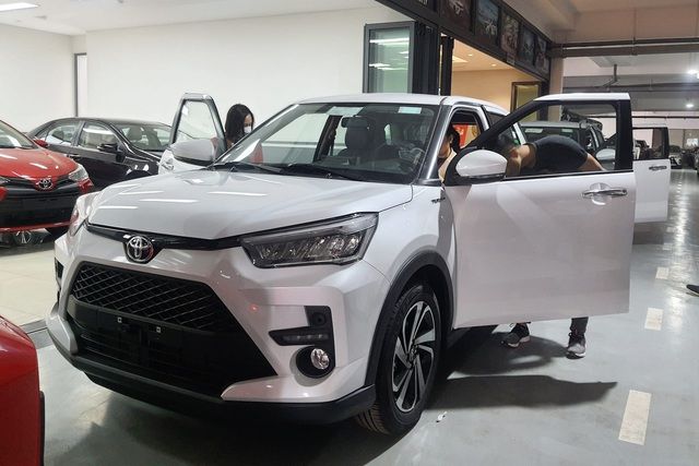 Loạt xe Toyota sắp tăng giá hàng chục triệu đồng tại Việt Nam, khiến người dùng lo lắng và suy nghĩ về việc đặt cọc trước - Ảnh 1.