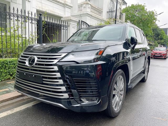 Phiên bản Lexus LX 600 Ultra Luxury nhập khẩu từ người tư nhân đầu tiên đã đến một đại lý - Sự lựa chọn cho giới nhà giàu không muốn chờ đợi - Ảnh 1.