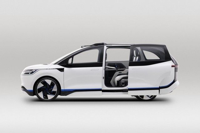 Baidu chính thức cung cấp dịch vụ robotaxi hoàn toàn tự lái bằng điện với mẫu Apollo RT6 EV - Hình 1.