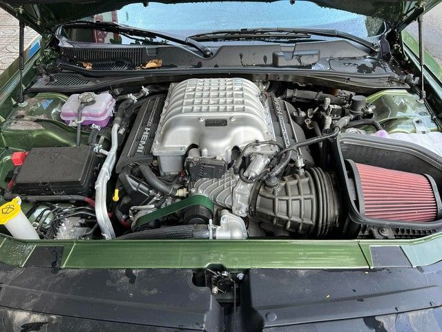 Chiếc Dodge Challenger Hellcat Redeye đầu tiên đã về Việt Nam, là một phần của bộ sưu tập siêu xe trị giá hàng tỷ đồng. Chi phí cho việc tùy chọn thêm các tính năng đã vượt qua con số 100 triệu đồng.