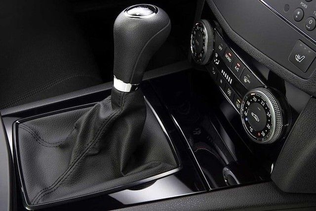 Những thói quen tồi tệ khiến xe ô tô nhanh hỏng - Ảnh 4.