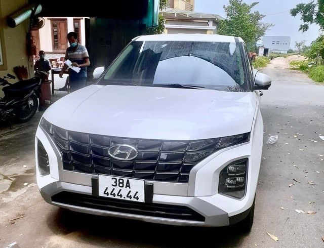 Nghệ An gọi, Hà Tĩnh đáp ứng: Chủ xe Hyundai Creta bấm trúng biển ngũ quý 4 ngay sau chiếc Kia Sonet biển ngũ quý 9 - Hình 1.
