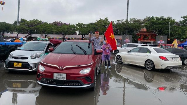 Chủ xe VinFast VF e34 tại Hoà Bình: Xe phù hợp cho đường đèo, sạc ban đầu có chút bất tiện nhưng biết cách sẽ dễ dàng thích nghi - Hình ảnh 2.