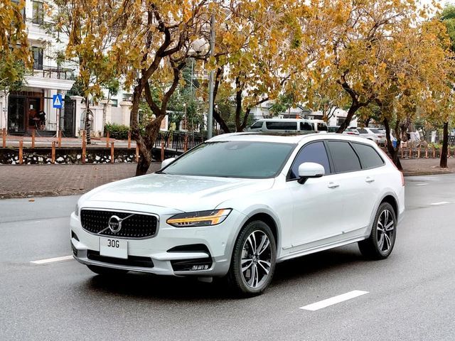 Volvo V90 Cross Country đang được bán lại với cam kết giúp chủ xe mới tiết kiệm gần 1 tỷ đồng - Hình ảnh 1.