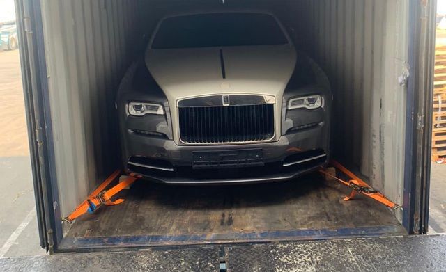 Một trong số 50 chiếc Rolls-Royce Wraith phiên bản 'bay xuyên đại dương' đã cập bến Việt Nam sau hơn 2 năm chờ đợi - Ảnh 1.