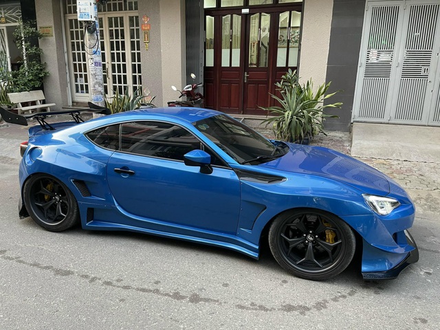 Phong cách widebody đặc biệt của Toyota GT 86 có giá bán ngang ngửa với Honda Civic 'đập hộp' - Ảnh 4.