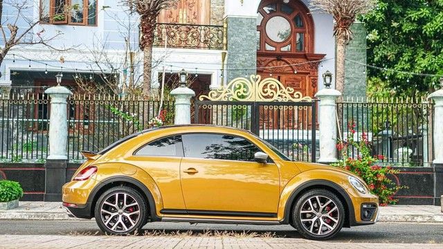 Chiếc Volkswagen Beetle Dune hiếm hoi được rao bán sau 5 năm với giá 1,4 tỷ đồng - Ảnh 1.