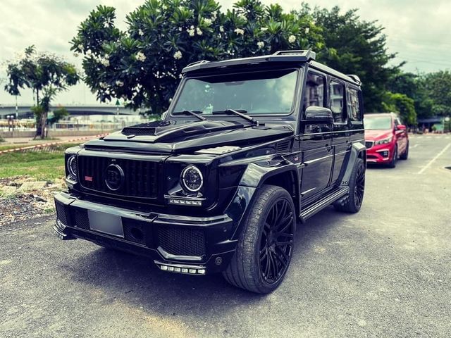 Chiếc Mercedes-Benz G 63 AMG giống xe CR7, được vợ tặng có giá chỉ 3 tỷ đồng tại Việt Nam - Ảnh 1.