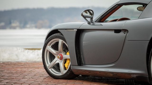 Xem gần chiếc Porsche Carrera GT đã chạy được 18 năm đang được bán đấu giá - Ảnh 8.