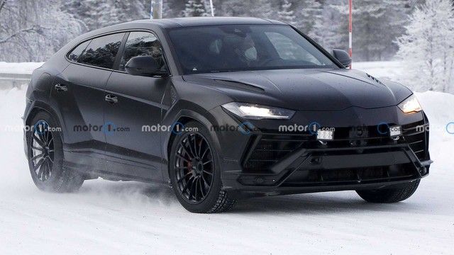 Lamborghini Urus Evo hé lộ trước ngày ra mắt - Hình ảnh 1.