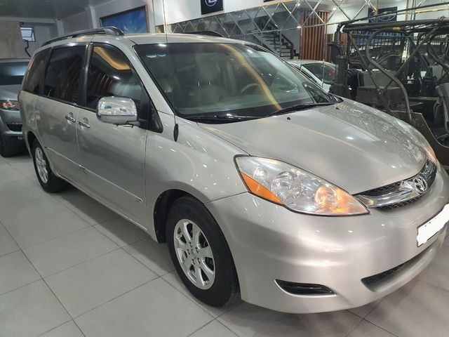Dù đã trải qua 14 năm, Toyota Sienna vẫn giữ nguyên giá bán cao hơn so với việc mua một chiếc Suzuki Ertiga mới - Hình 6.