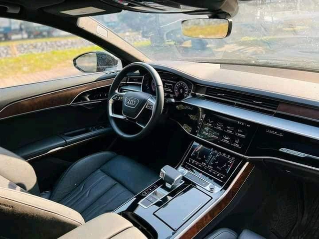 Sau khi chạy được 1.200km, một đại gia đã quyết định bán chiếc Audi A8 L với giá 6 tỷ đồng - Ảnh 3.