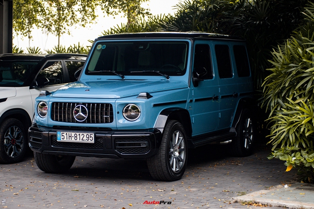 Doanh nhân Nguyễn Quốc Cường điều khiển chiếc Mercedes-AMG G 63 màu độc trị giá hơn 10 tỷ đồng về Cần Thơ để kỷ niệm sinh nhật lần thứ 40 - Ảnh 1.