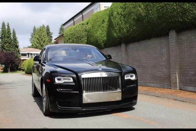 Bán nhà, thất vọng với việc bị vợ rời bỏ, chủ nhân chiếc Rolls-Royce Wraith vẫn quyết tâm chuyển đổi xe của mình thành xe điện - Ảnh 2.