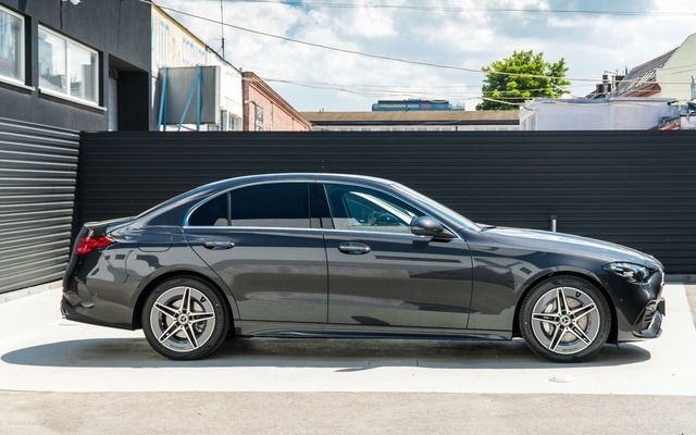 Mercedes-Benz C 300 2022 ra mắt với mức giá kỷ lục 2,399 tỷ đồng tại Việt Nam: Chỉ có 200 xe nhập khẩu, cạnh tranh BMW 330i với trang bị hoàn hảo - Hình 4.