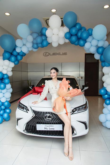 Á hậu tặng xe cho mẹ, trị giá gần 3 tỷ đồng ngày gần Tết, thật sự là một điều đáng trân trọng