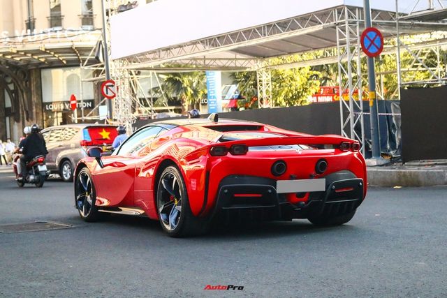 Chiếc Ferrari SF90 Stradale thứ ba về Việt Nam đã tham gia vào không khí du xuân, và người ta đồn đoán chủ nhân có thể là chồng cũ của Lệ Quyên - Ảnh 12.