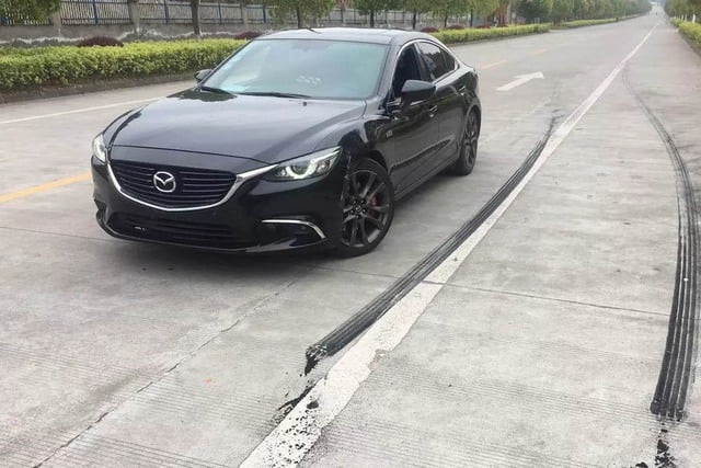 Dưới đây, chiếc Mazda6 cũ này đã trở thành ước mơ của mọi người yêu xe: Động cơ đã được nâng cấp, thậm chí cả hệ truyền động cũng được thế - Hình 1.