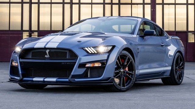 4 chiếc Ford Mustang Shelby GT500 bị mất cắp giống như trong một bộ phim ngay tại nhà máy - Ảnh 1.