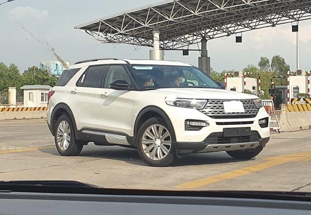 Xuất hiện nhiều hình ảnh của Ford Explorer 2022 tại nhà máy Việt Nam: Đối thủ cạnh tranh của Palisade, Teramont với mức giá 2,2 tỷ đồng - Ảnh 2.