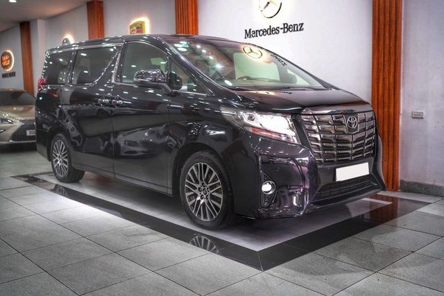 Dù đã 5 năm, Toyota Alphard vẫn là biểu tượng của sự giàu có với giá bán hơn 3 tỷ đồng - Hình 1.