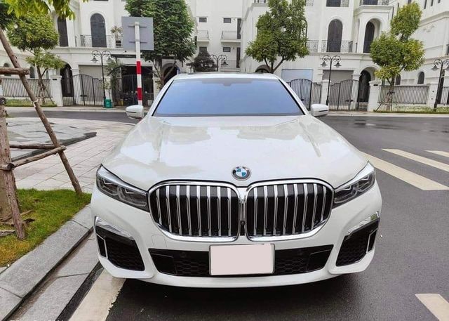 Lướt 11.000km, BMW 730Li M Sport rao bán với giá hấp dẫn - Hình 2.