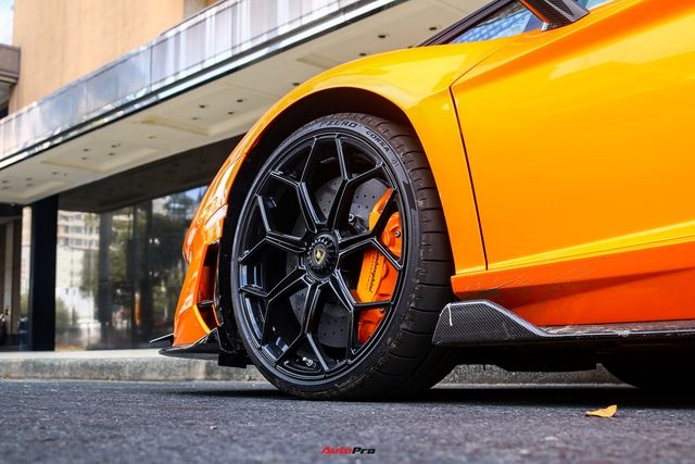 Khám phá chi tiết Lamborghini Aventador SVJ Roadster màu cam vừa về Việt Nam - Ảnh 15.