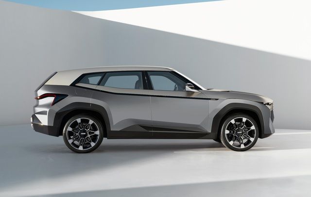 BMW X8 chuẩn bị ra mắt: Phiên bản coupe của X7, làm khó đối thủ Maybach GLS - Ảnh 2.