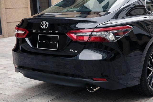 Toyota Camry 2022 tăng giá nhưng vẫn đáng giá: Phiên bản thấp nhất vẫn đủ trang bị, công nghệ an toàn là điểm nhấn - Hình ảnh 2.