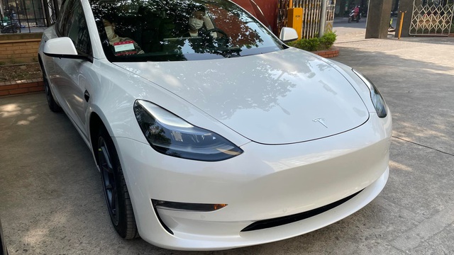 Sau khi đóng trước bạ gần 300 triệu đồng, chủ xe Tesla Model 3 tại Việt Nam cảm thấy xót xa khi biết tin sắp miễn 100% lệ phí trước bạ - Hình 2.