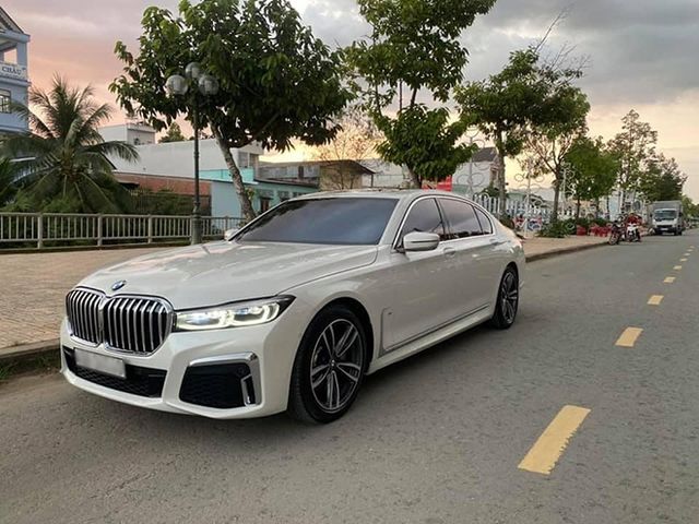 Lướt 11.000km, BMW 730Li M Sport giảm giá hấp dẫn - Hình 4.