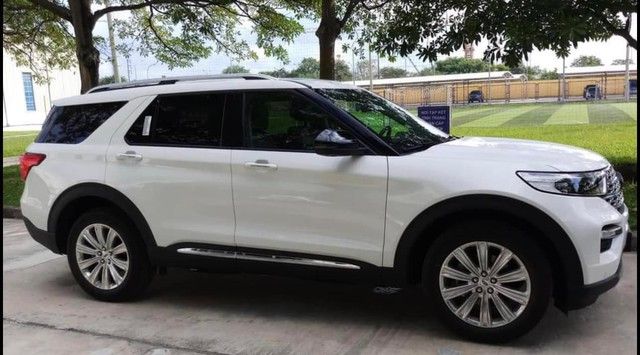 Xuất hiện nhiều hình ảnh của Ford Explorer 2022 tại nhà máy Việt Nam: Cạnh tranh mạnh mẽ với Palisade, Teramont ở mức giá 2,2 tỷ đồng - Ảnh 1.