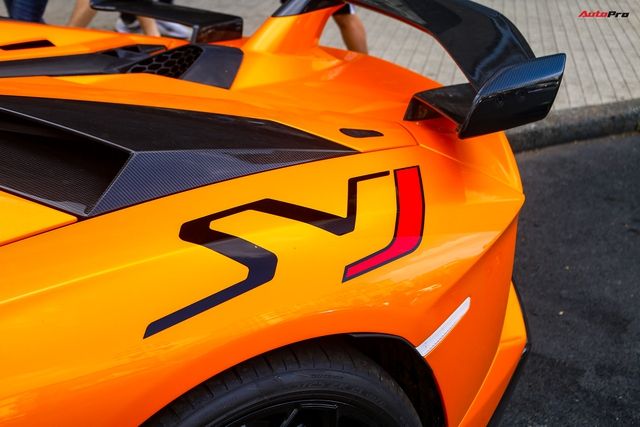 Khám phá chi tiết Lamborghini Aventador SVJ Roadster màu cam vừa về Việt Nam - Ảnh 7.