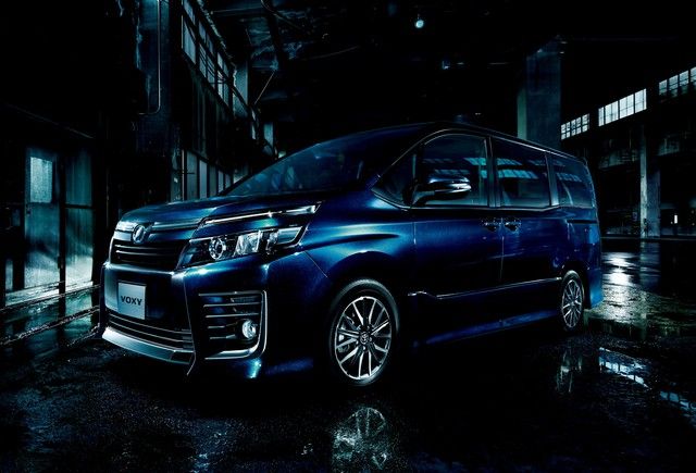 Toyota ra mắt 2 mẫu minivan giá rẻ: Là phiên bản em của Alphard, có nhiều đặc điểm thiết kế giống với các mẫu xe của Lexus - Ảnh 1.