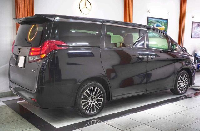 Toyota Alphard 5 năm tuổi vẫn giữ giá trên 3 tỷ đồng - Hình 5.