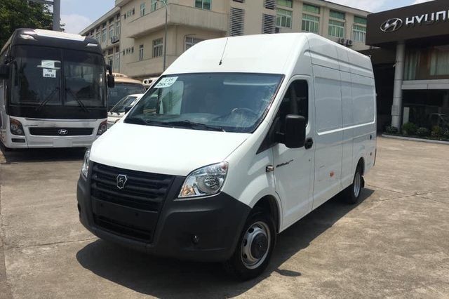 Ngọc Trinh rất vui vẻ khi chia sẻ về chiếc motorhome trị giá hơn 2 tỷ đồng của mình, và cảm thấy hài lòng với không gian riêng tư và tiện nghi trong xe cho các chuyến cắm trại dài ngày.