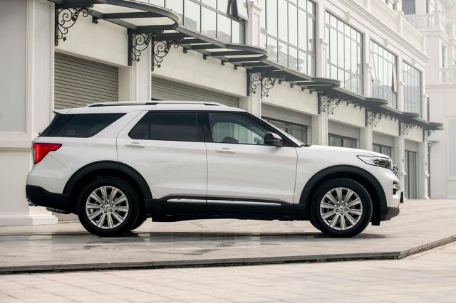 Người tiêu dùng Việt phải chi thêm 300 triệu đồng để sở hữu Ford Explorer 2022 sớm hơn, mặc dù không kịp có xe đi chơi Tết - Hình 4.