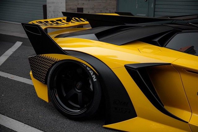 Phiên bản Lamborghini Aventador độ Liberty Walk mới là lựa chọn thú vị cho những doanh nhân giàu có tại Việt Nam: Bộ vỏ carbon riêng đã tốn kém hơn 4,2 tỷ đồng - Hình 6.