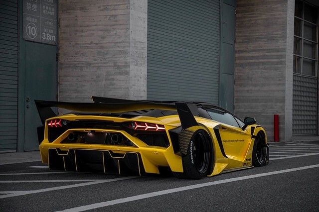 Phiên bản Lamborghini Aventador độ Liberty Walk mới là lựa chọn thú vị cho những doanh nhân giàu có tại Việt Nam: Bộ vỏ carbon riêng đã tốn kém hơn 4,2 tỷ đồng - Hình 5.