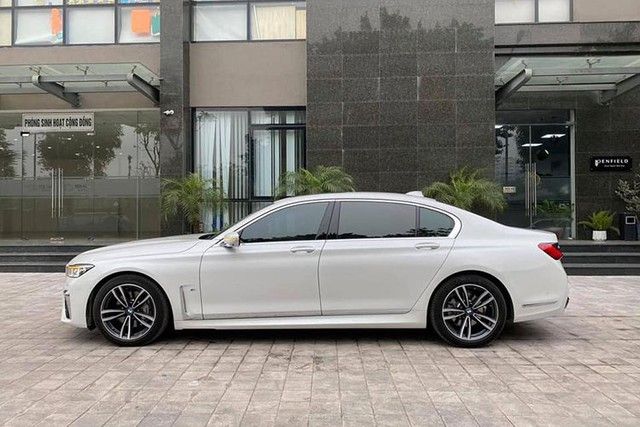 Lướt 11.000km, BMW 730Li M Sport giảm giá hơn 900 triệu - Hình 5.